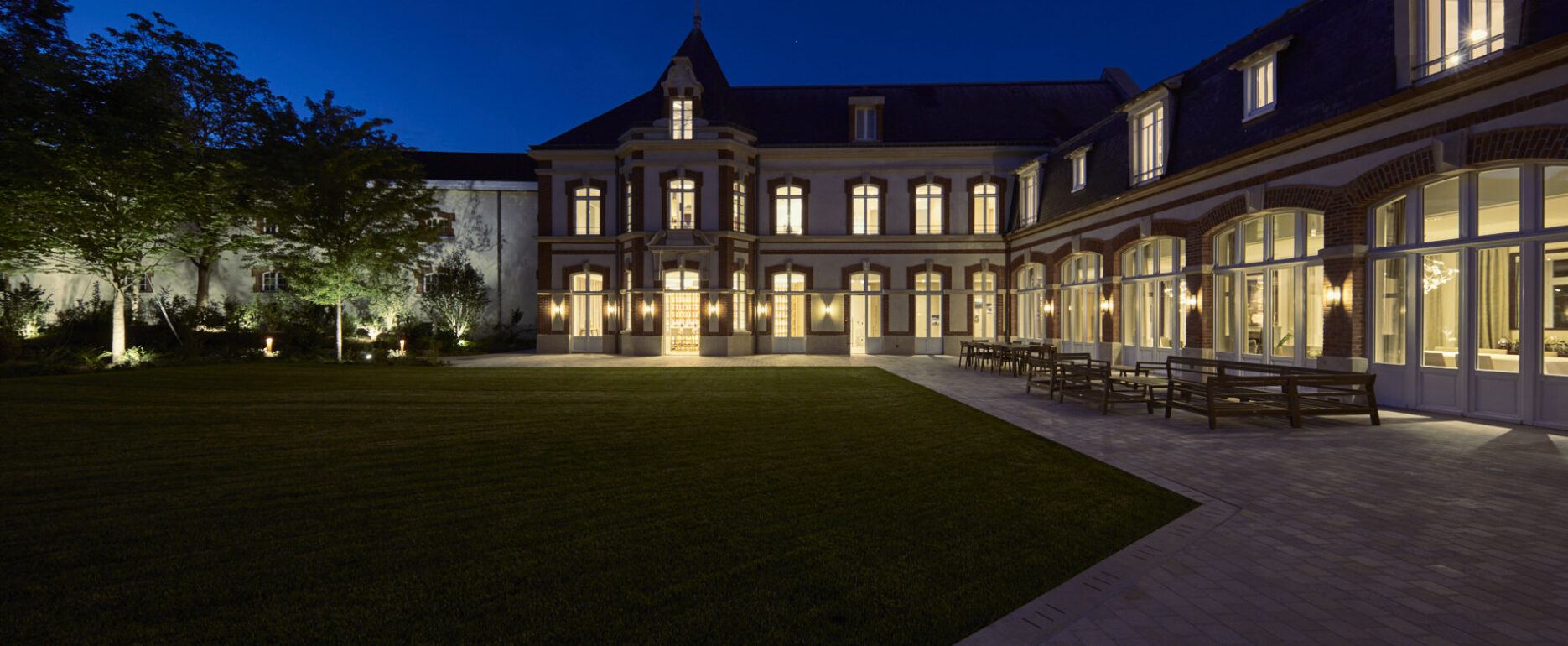 ©MIKAEL BENARD_EXTERIEURS MAISON CHAMPAGNE KRUG SCENEO